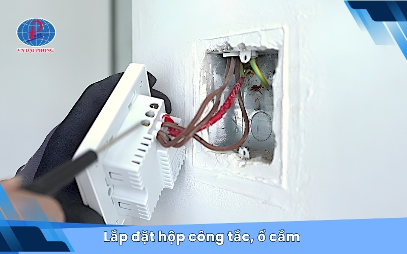 Bước 5: Lắp đặt hộp công tắc, ổ cắm 